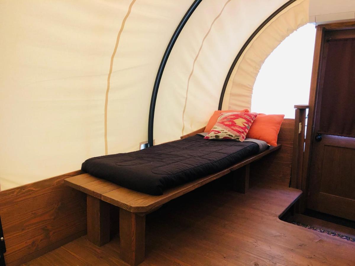 Cozy Wild West Covered Wagon Next To River Grants Pass Eksteriør bilde