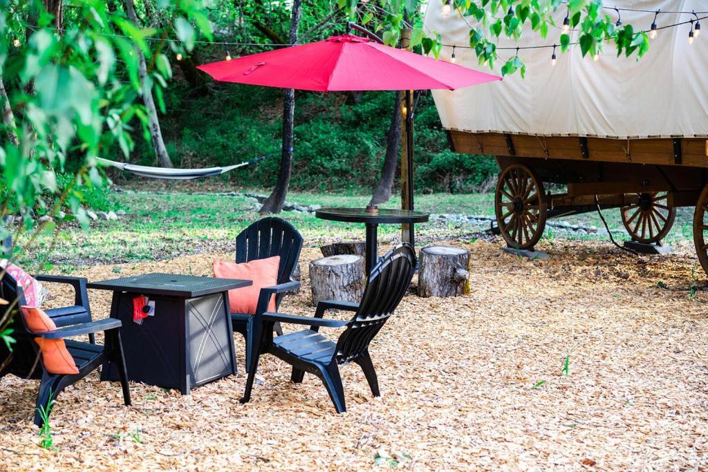 Cozy Wild West Covered Wagon Next To River Grants Pass Eksteriør bilde